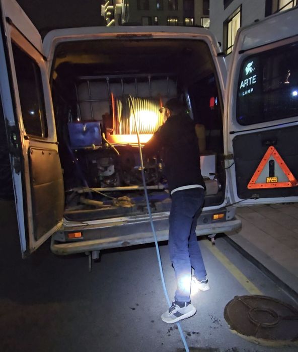 Очистка канализации в квартире чистка унитаз засоров срочный вызов дом