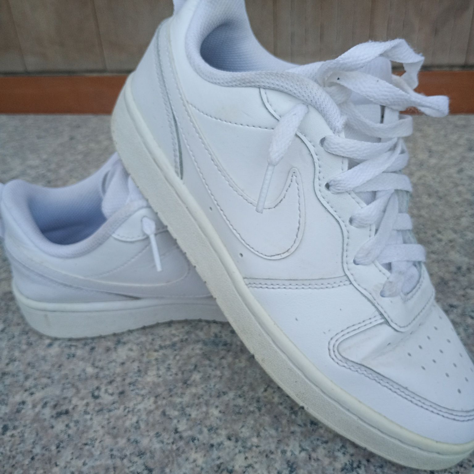 Маратонки Nike бели кожени