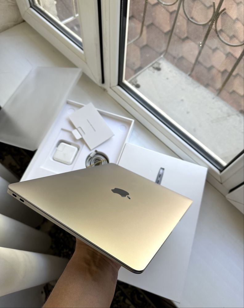 MacBook Air 2020 i7 16/256GB Gray