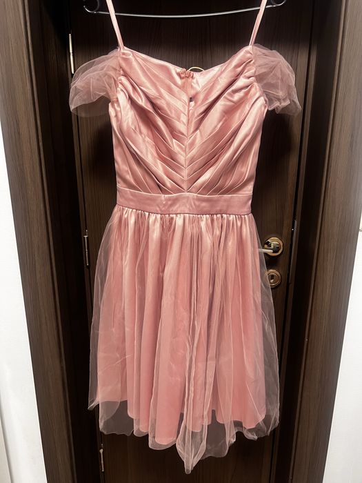 Rochie Roz Pudrat din Tulle și Satin – Elegantă & Feminină