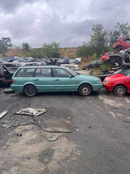 Фолксваген Пасат 1.8 бензин 1994 година на части