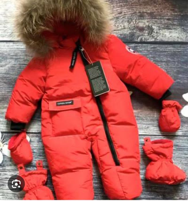 Детский зимний комбинезон Canada Goose.