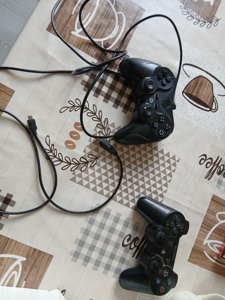 Vând controale de PS 3