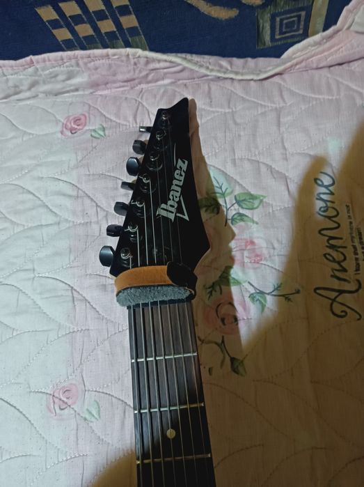 Продаётся семиструнный ibanez