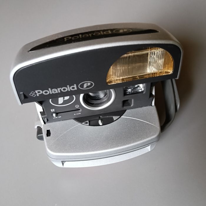 Polaroid P - aparat foto pe film instant Polaroid 600