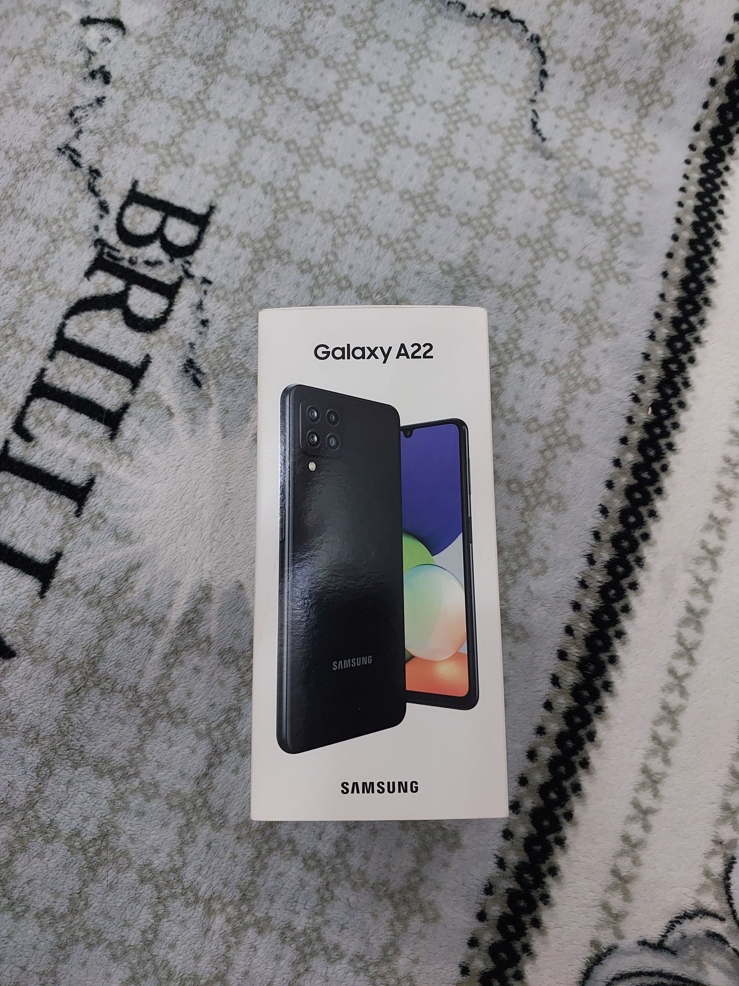 Продам телефон Samsung a 22 в отличном состоянии зарядка в подарок