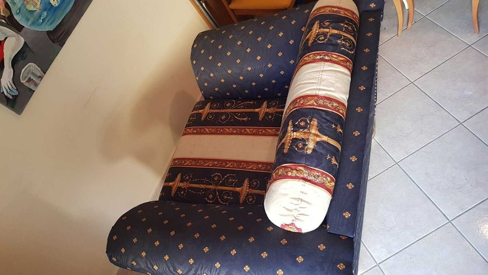 Продавам фотьойл Versace. Стилен ефектен и много удобен.