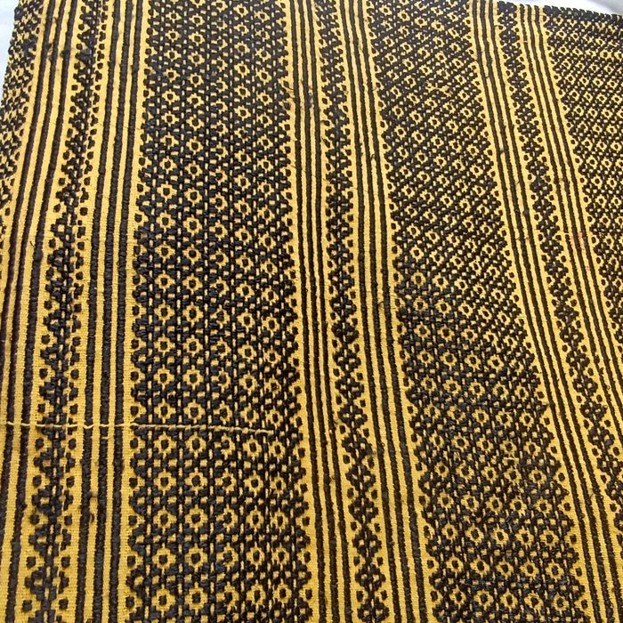 Cuvertura din mătase țesută la război