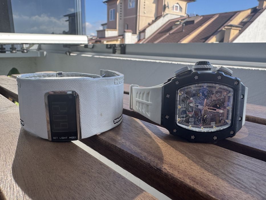 Два бели часовник diesel