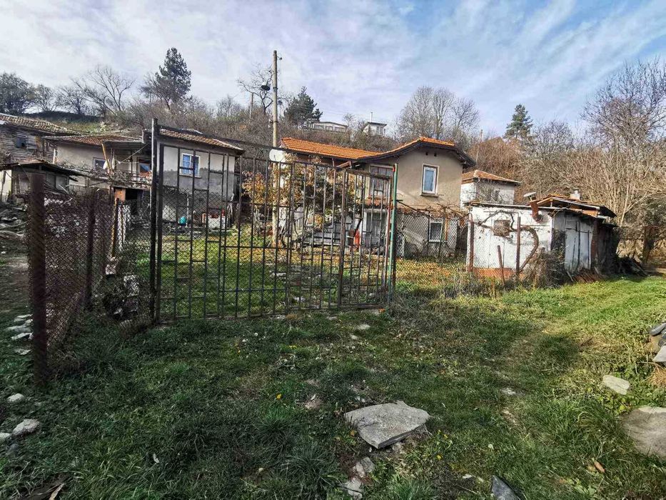 Продава се Къща в с. Комщица, Област София-област - 35 кв.м за 743 €/кв.м - Снимка #1