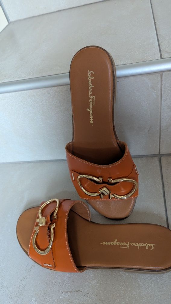 Чехли  Salvatore  Ferragamo.  Prada  естествена кожа