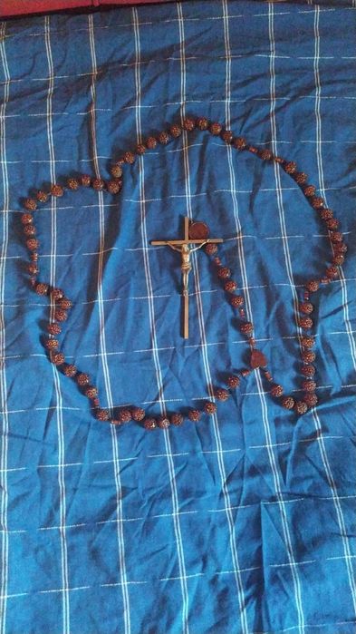 vand doua rozarii si doua cruci de bronz