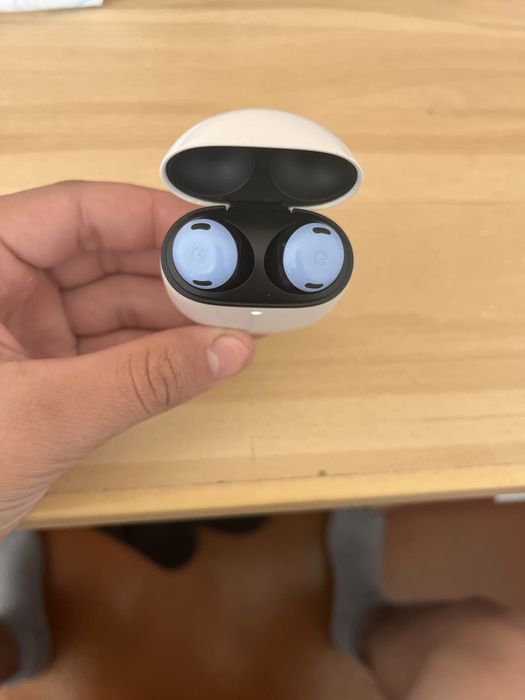 Продам оригинальные беспроводные наушники Google Pixel Buds A-Series.
