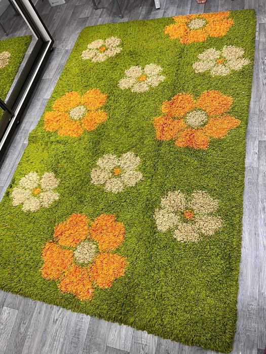 Продам ковер-травку в отличном состоянии!