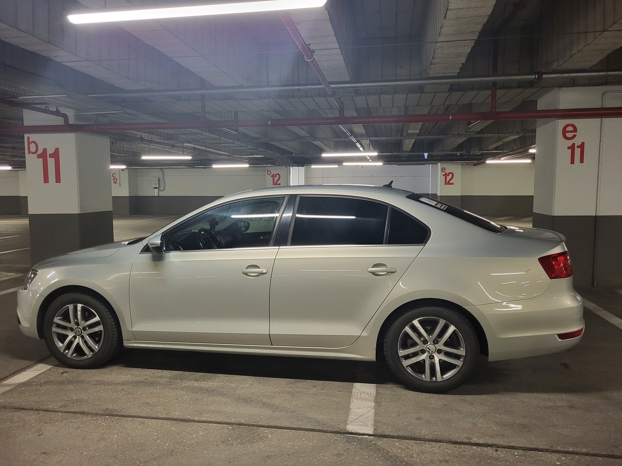 Vând Volkswagen Jetta 2011