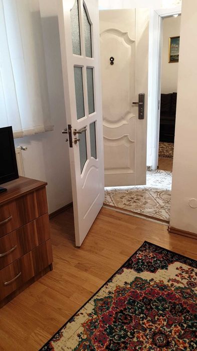 Proprietar inchiriez apartament cu 2 camere la curte, centrala proprie