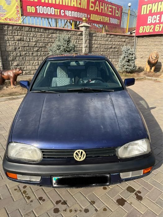 Машина Volkswagen Golf 1.8 1995 год Фольксваген