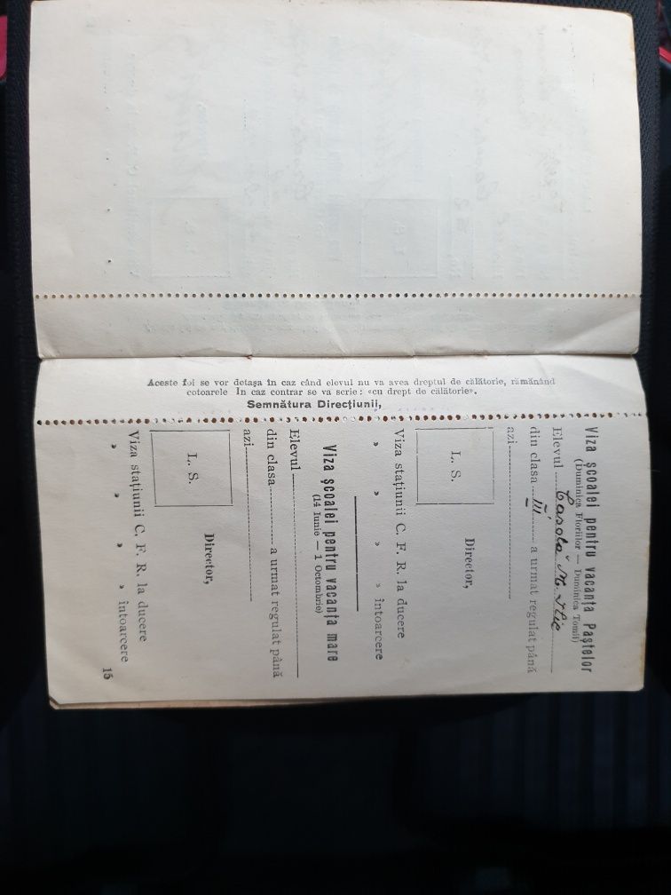 Vand carnete de identitate de elev anii 1927-1928 si 1929 1930