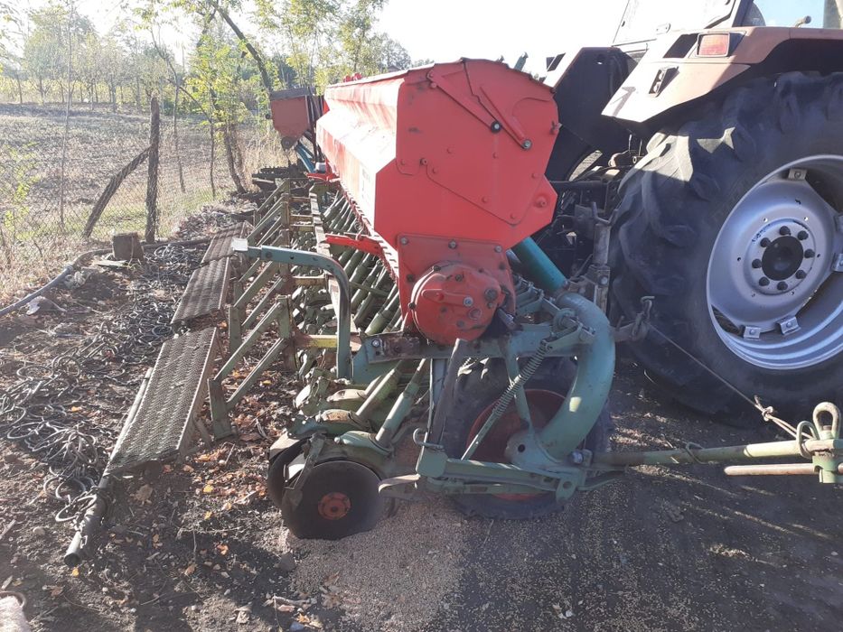 Vând semănătoare pe discuri 4m