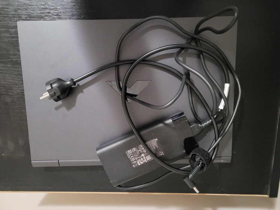 Vând laptop Victus by hp