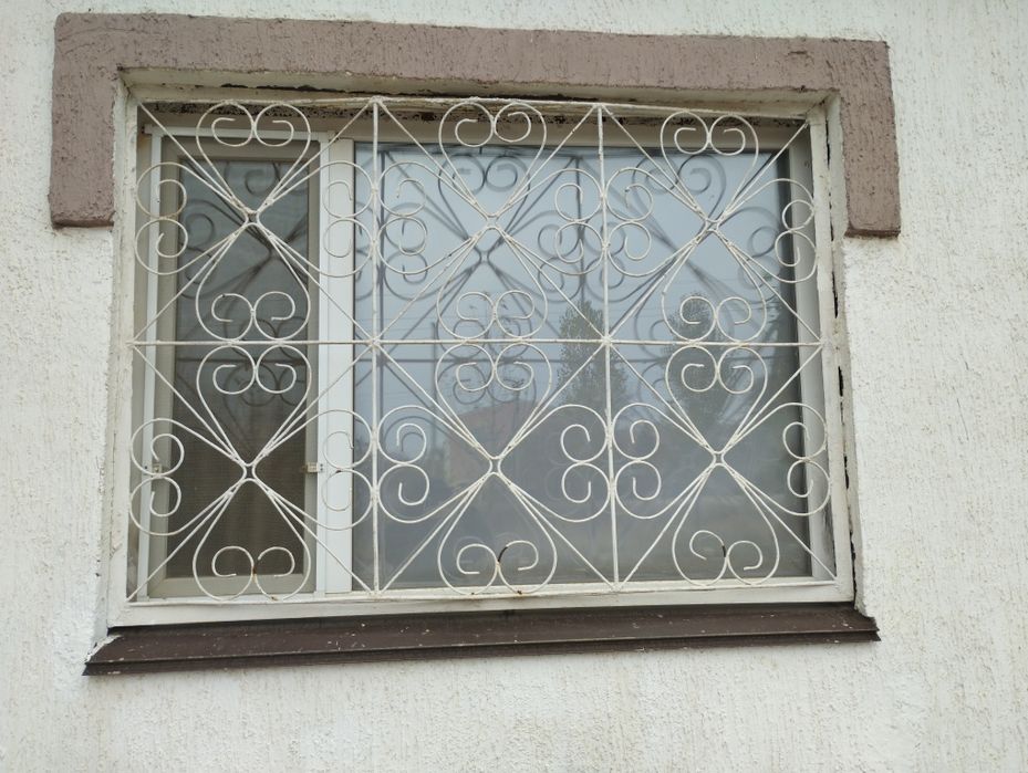 Продам решётки на окна, размеры 2м ширина, 1,40 высота, в хорошем сост