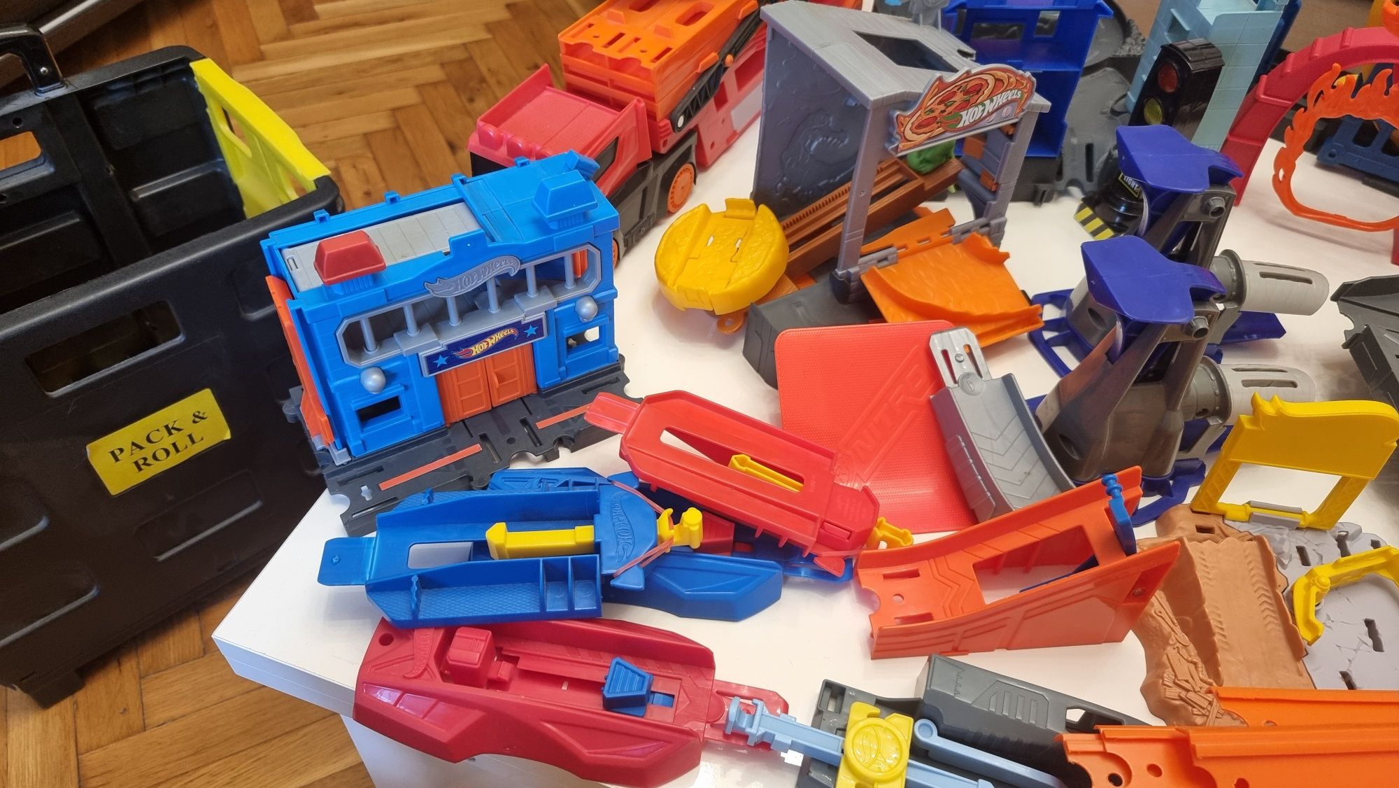Hot Wheels писти