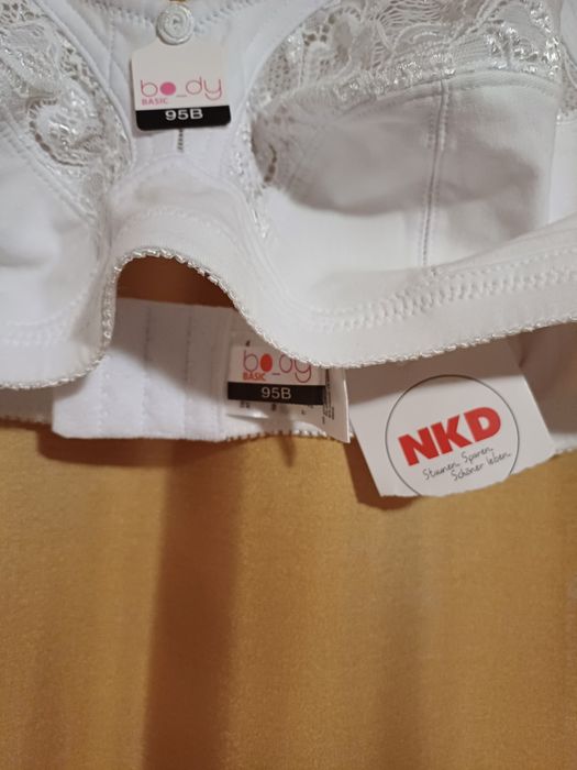 Sutiene noi 95 B,albe