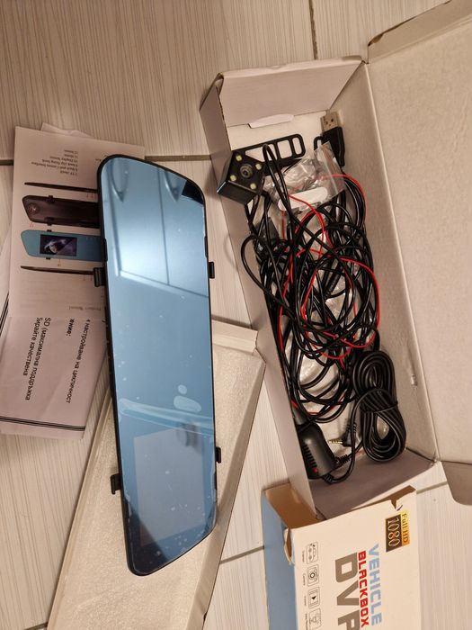 Огледало за задно виждане с видео регистратор