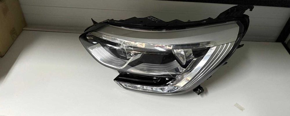 Far Stânga Renault Megane 4 – original/OEM – 2016–2020 – NOU