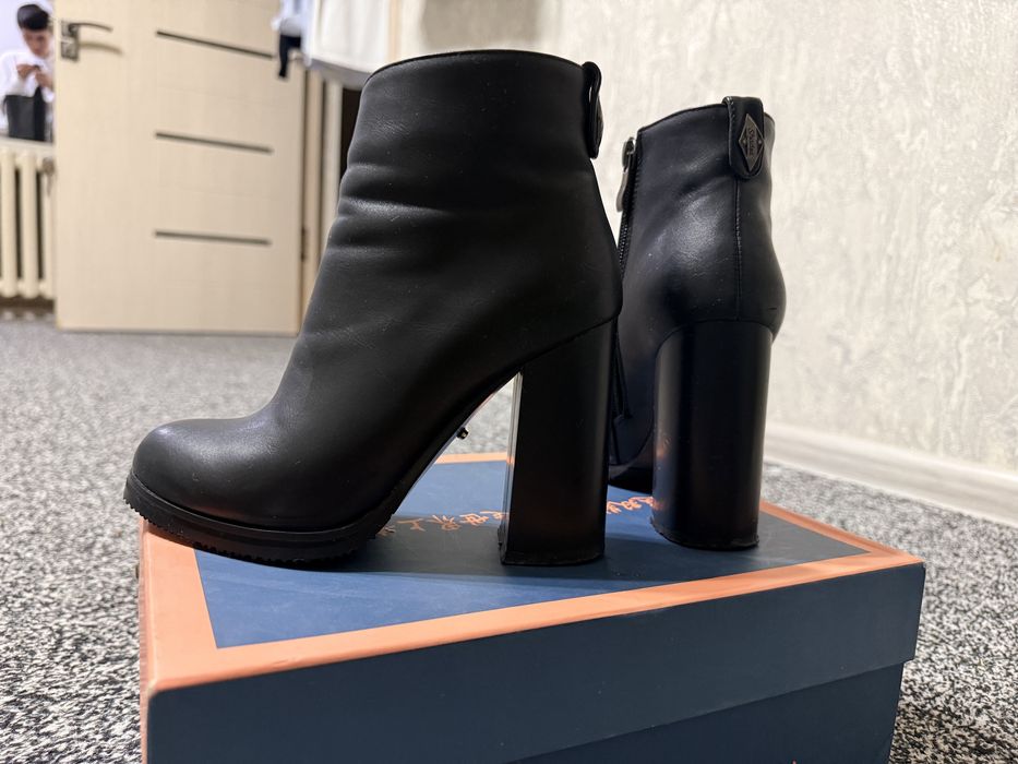 Кожаные сапоги 33 размер