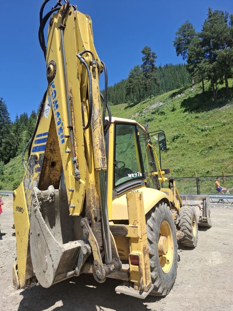Buldoexcavator Komatsu