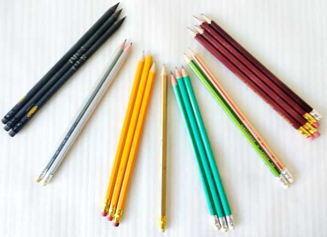 Новые карандаши простые заточенные с резинкой