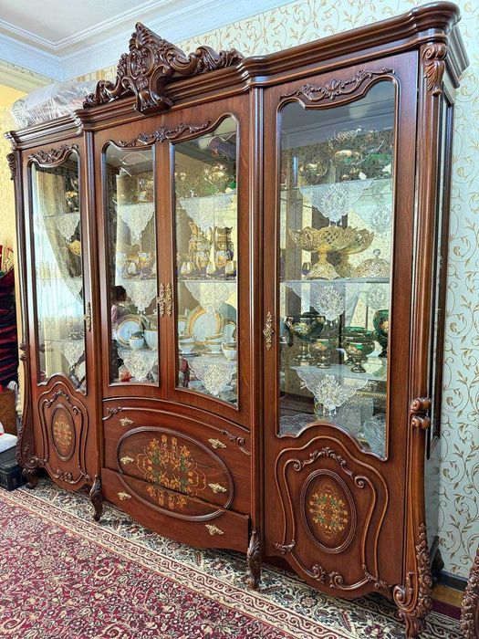 Комод ва стенка холати янги