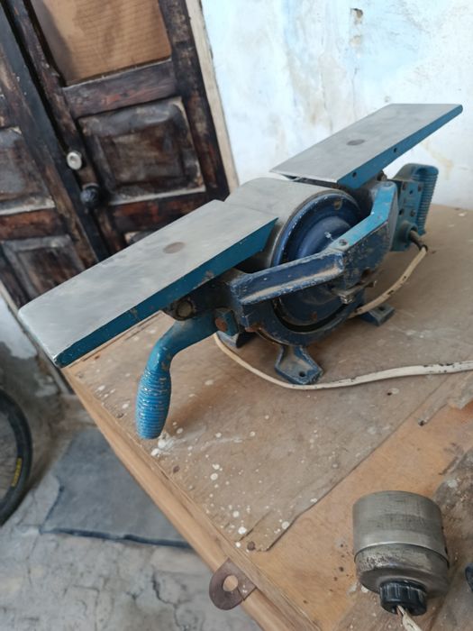 Рубанок электрический