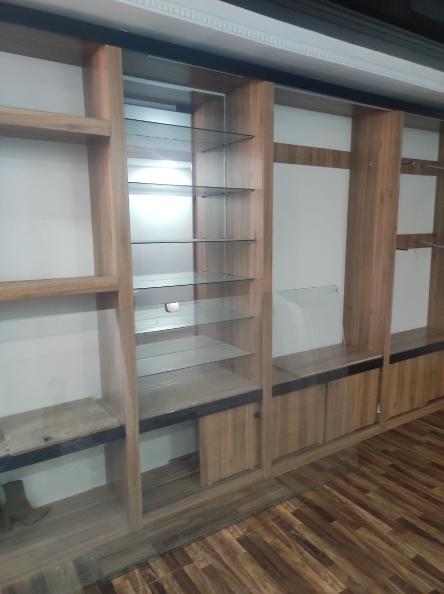 Dukon uchun polkalar sotiladi, qalin oynadan ewik ham,