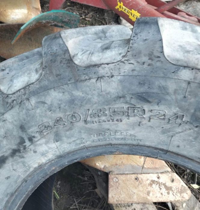 vând cauciuc pentru tractor