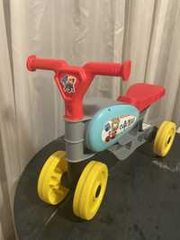 Детски мотор за яздене / бутане с крачета
