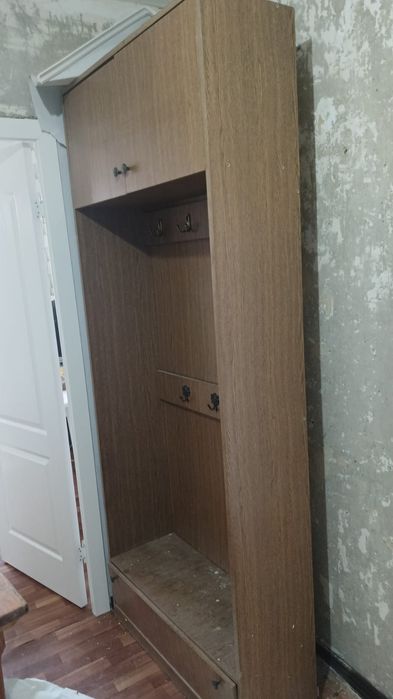 Прихожая шкаф ,вешалка