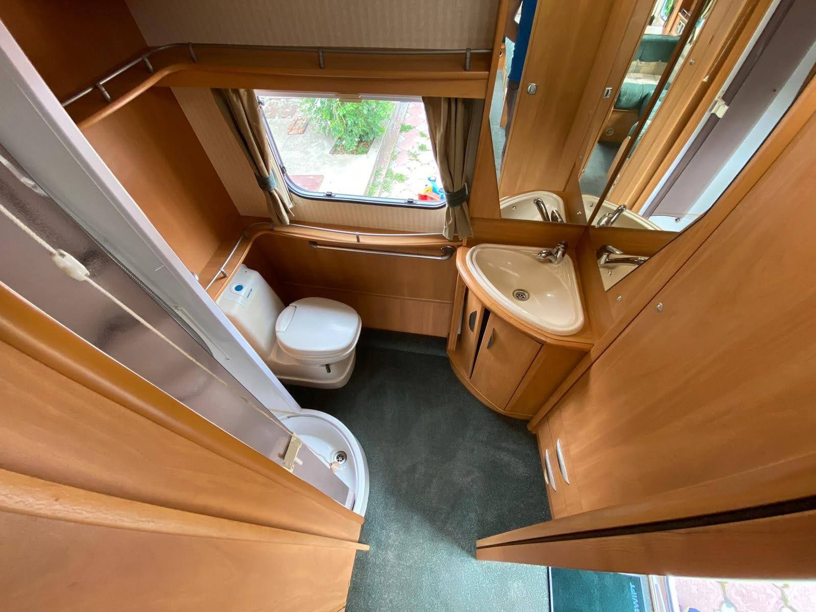 Vând rulota Swift Challenger 520 Special Edition