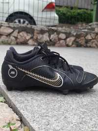 Ghete de fotbal nike mercurial