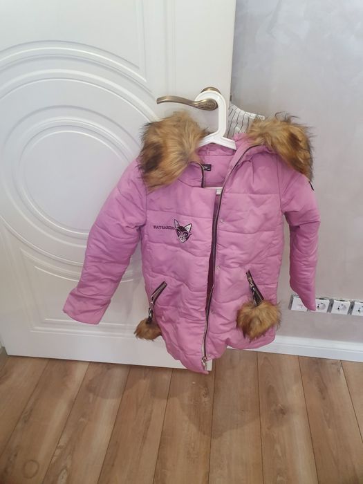 Продам куртку на девочку