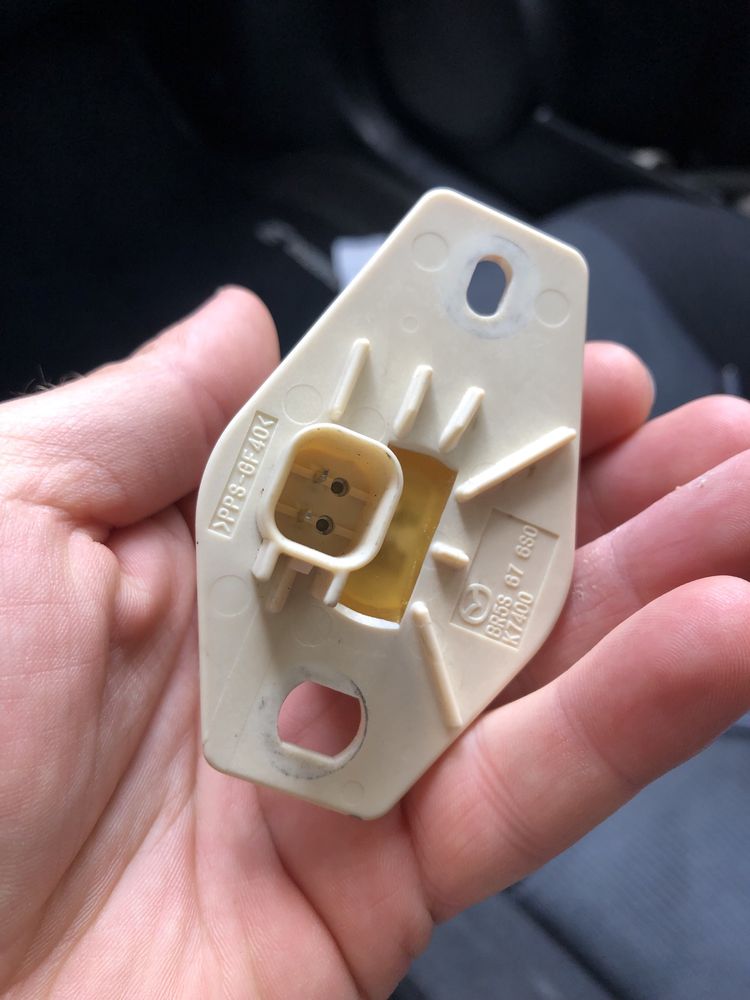 Оригинално копче за багажник Mazda 2
