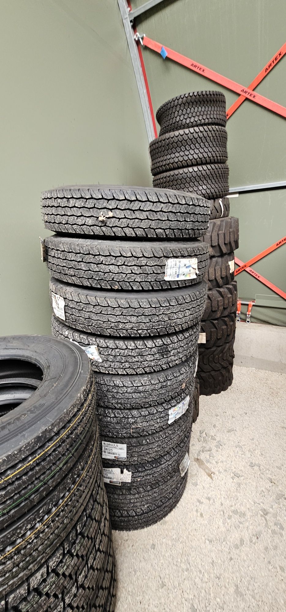 Anvelope 8.5 R 17.5 noi Hankook.
