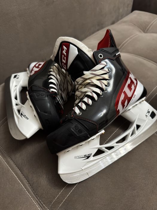 хоккейные коньки