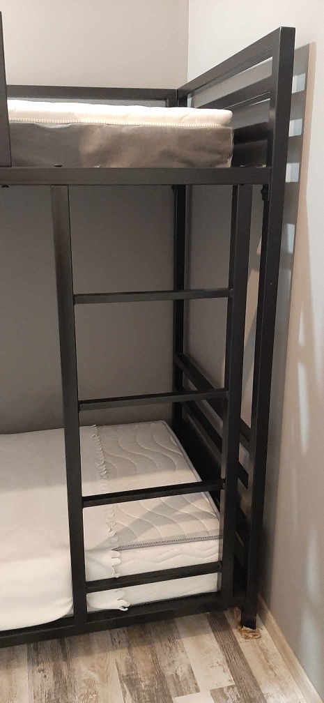 Ново метално двуетажно легло