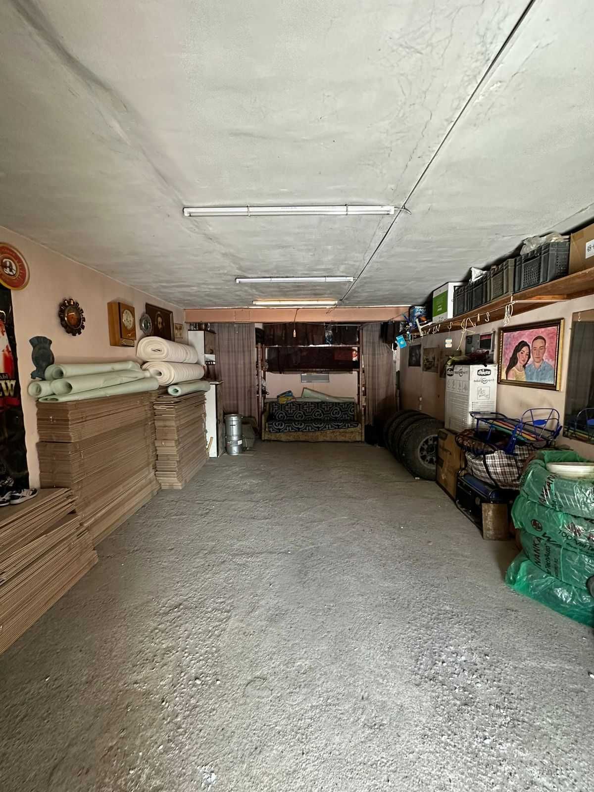 Продается благоустроенный гараж в жилом массиве