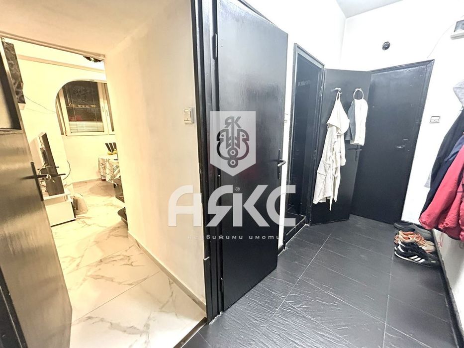 Просторен двустаен апартамент в кв. Красна поляна 1