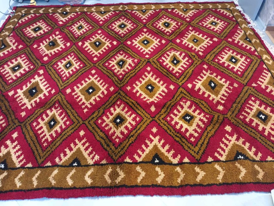 Чипровски килим ,чисто нов пе употребяван!