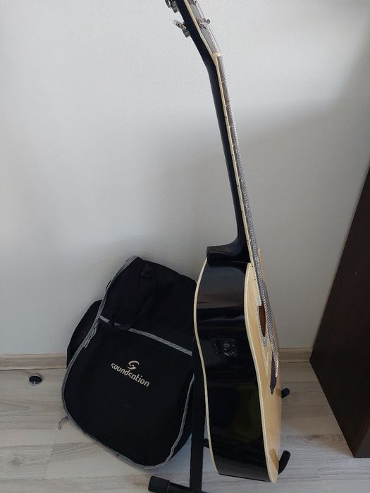 Chitară acustică SoundSation + husă, capodastru și accesorii – stare e