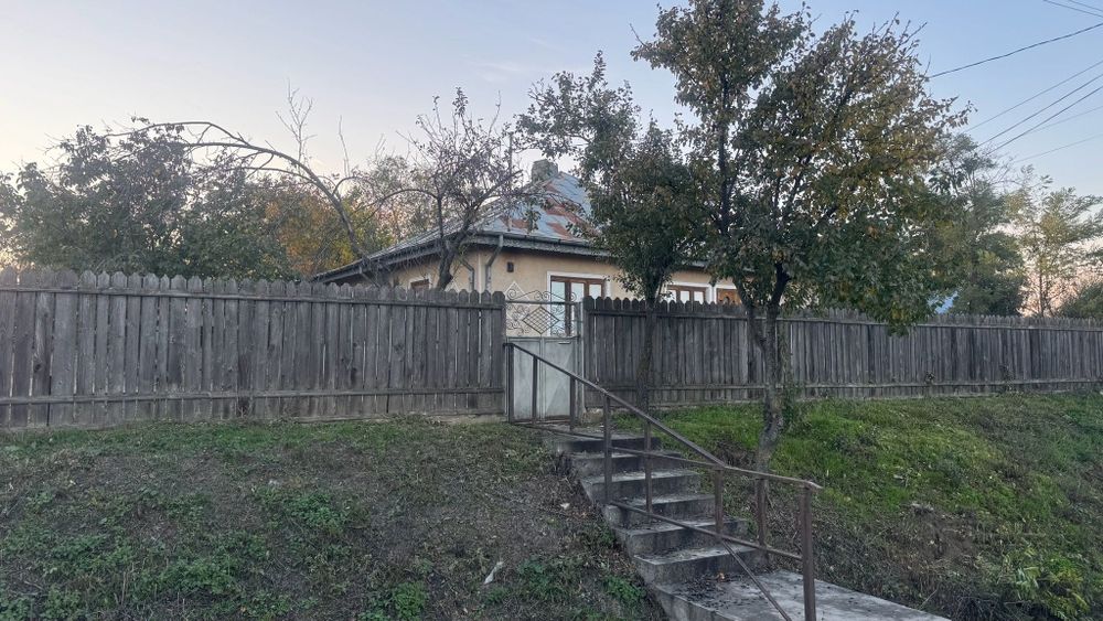 Casa cu teren 1600m² in comuna Nicorești sat Făntăni